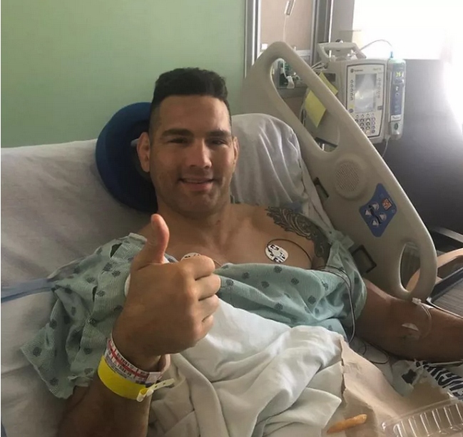Após sofrer fratura na perna, Chris Weidman passa por cirurgia e está se recuperando