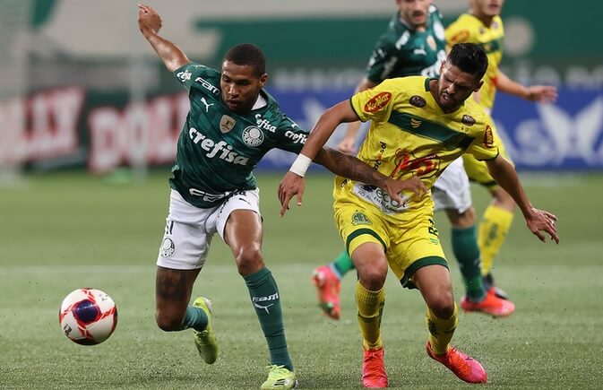 Auxiliar de Abel Ferreira vê derrota injusta e diz que Palmeiras merecia vitória