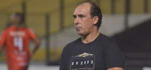 Socos, chutes... Súmula de Próspera e Avaí relata confusão de jogadores e Paulo Baier