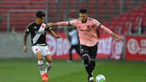 Torcedor entra com ação para impedir rebaixamento do Vasco e cobra indenização da CBF