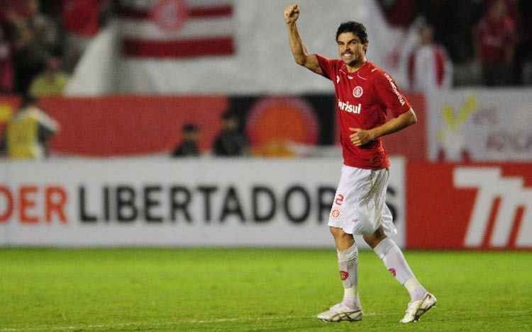 Zagueiro multicampeão pelo Inter assume comando de time tradicional de Pernambuco