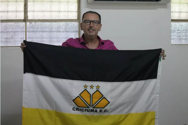 Após rebaixamento, presidente do Criciúma recebe apoio da diretoria e segue no cargo