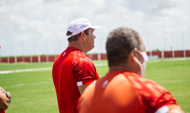 Treinador entra na lista dos ‘covidados’ do CRB e não estará presente em clássico