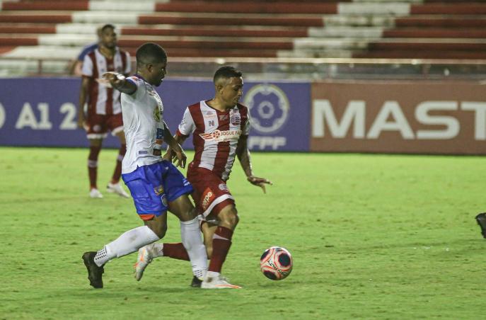 Volante ex-Corinthians se destaca no Afogados e quebra 100% do Náutico