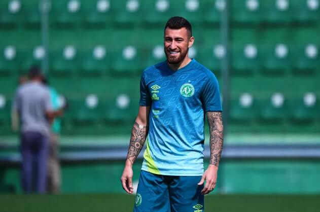 Indicado por Louzer, atacante da Chapecoense entra na mira do Sport