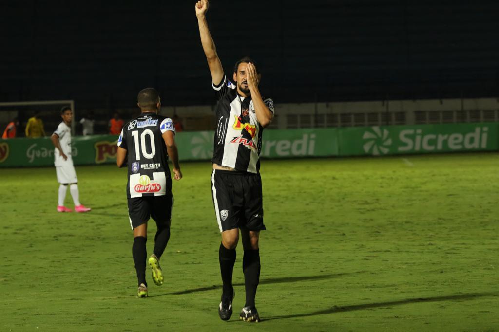 Gabriel Barcos comemorando. (Foto: Rafael Bento / CAV)