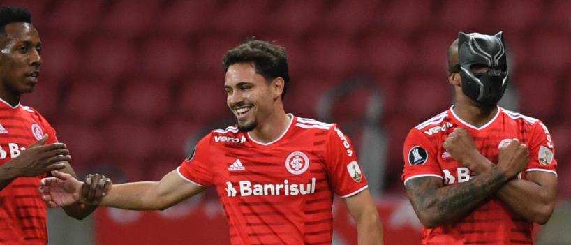 Patrick com a máscara do Pantera Negra