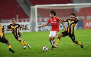 LIBERTADORES: Mandantes dão show e Santos 