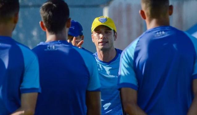 Técnico recém-contratado por clube da Série B está com Covid e fica fora de clássico