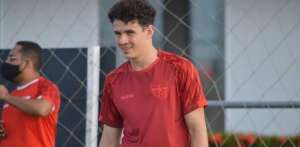 Após passagem por clube da Série B, atacante volta à Chapecoense