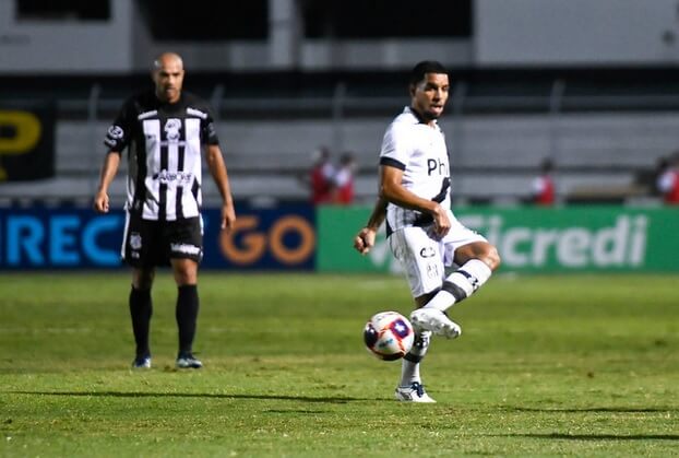 Paulistão: Alvo da torcida, lateral perde a titularidade na Ponte