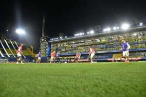Santos espera anunciar substituto de Holan antes da 'decisão' com o Bragantino