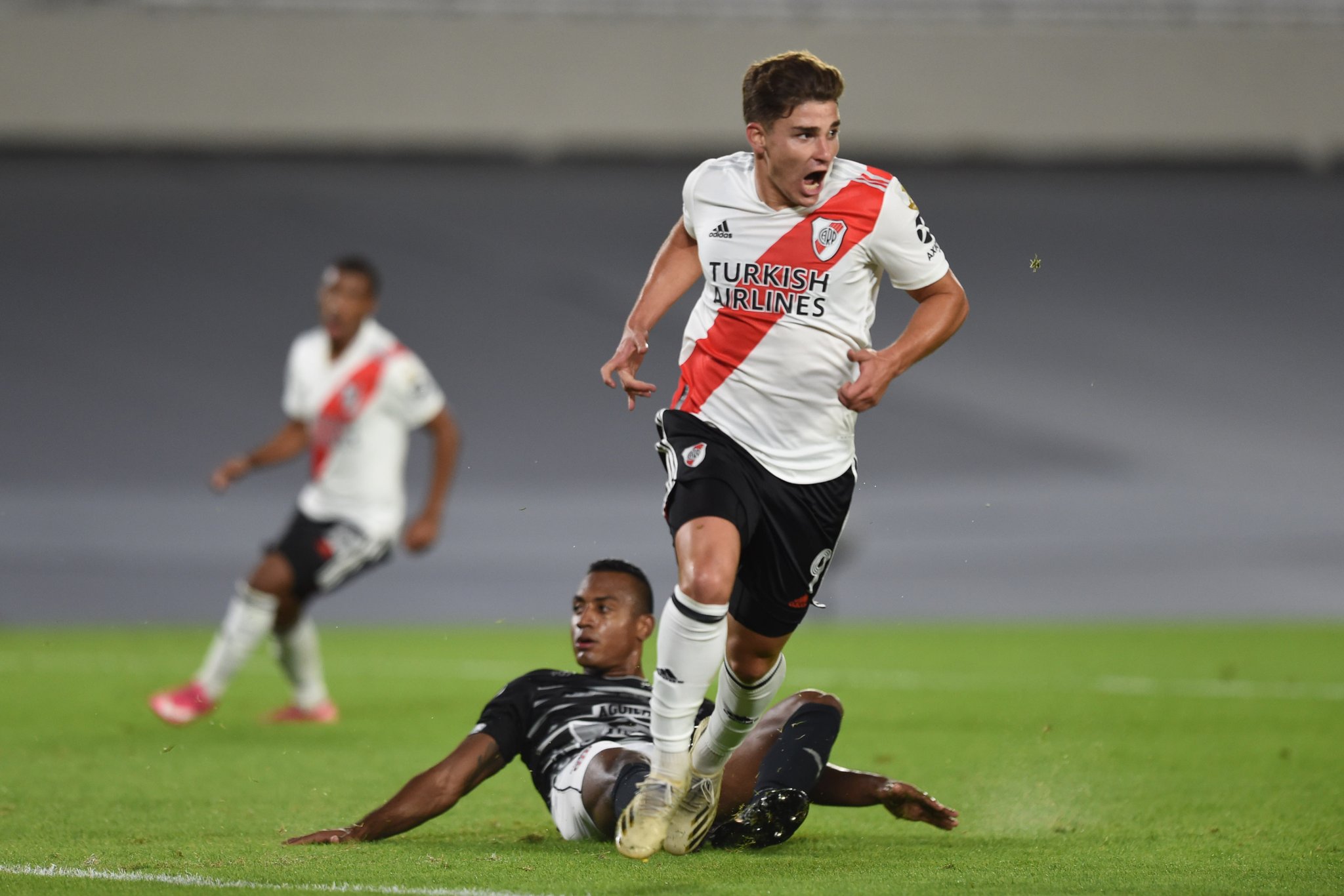LIBERTADORES: River, Olímpia e Flu vencem; Barcelona e Defensa goleiam