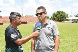 Lucimar Augusto (dando entrevista) presidente da ACEEG