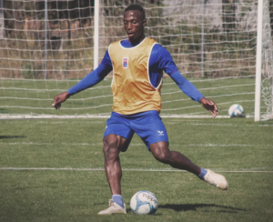 Após ganhar espaço, zagueiro deve renovar com o Paraná até o final da Série C