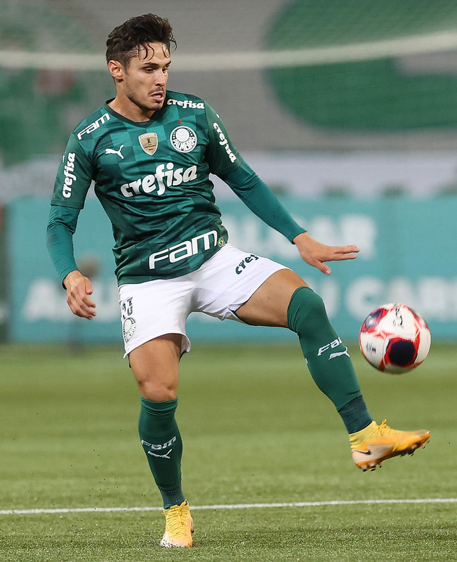 Raphael Veiga desaprova vexame, mas considera estranho se Palmeiras for eliminado