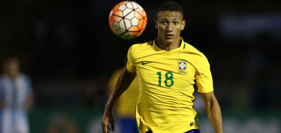 Atacante da Seleção Brasileira adere ao boicote nas redes sociais