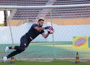 Paulistão: Elano sai em defesa de goleiro da Ferroviária após falha bizarra