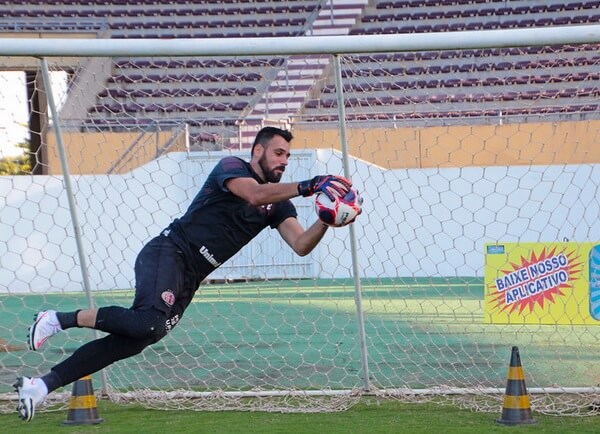 Paulistão: Elano sai em defesa de goleiro da Ferroviária após falha bizarra