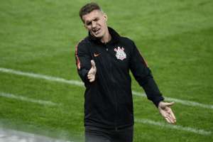 Pressionado, Mancini tem respaldo da diretoria para se garantir no Corinthians