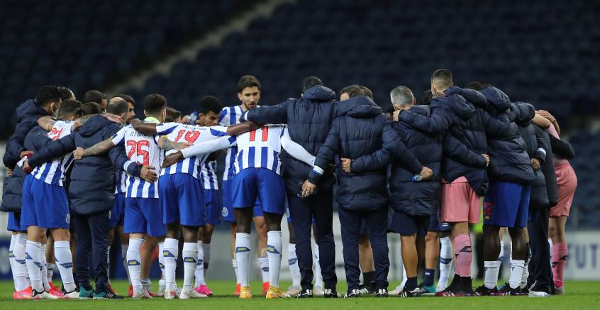 PORTUGUÊS: Porto faz lição de casa e agora seca o Sporting; Ex-Grêmio faz gol