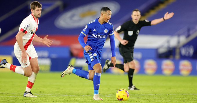 INGLÊS: Leicester sai atrás, consegue empate e mantém terceira colocação