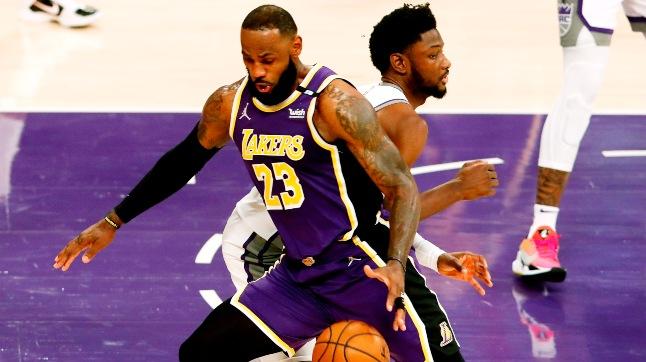 NBA: No retorno de LeBron James, Lakers perdem em casa para os Kings