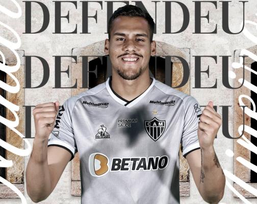 Emocionando, Matheus Mendes comemora pênalti defendido e vitória do Atlético-MG