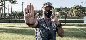 'Foi um orgulho', diz técnico argentino Ariel Holan em despedida do Santos