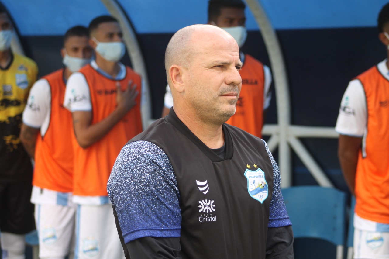 Goiano: Na semi, Cléber Gaúcho comemora feito histórico no comando do Grêmio Anápolis