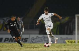 Auxiliar enaltece elenco e diz que confia em classificação do Santos no Paulistão