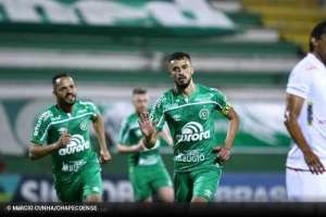 Alvo de time do Brasileirão, volante garante foco na Chapecoense