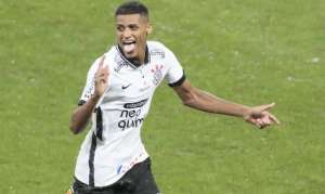 Clube inglês monitora situação de atacante do Corinthians