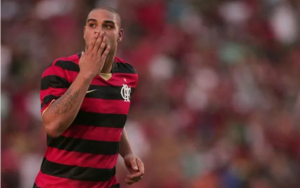 Ídolo da torcida do Flamengo será homenageado na Calçada da Fama do Maracanã