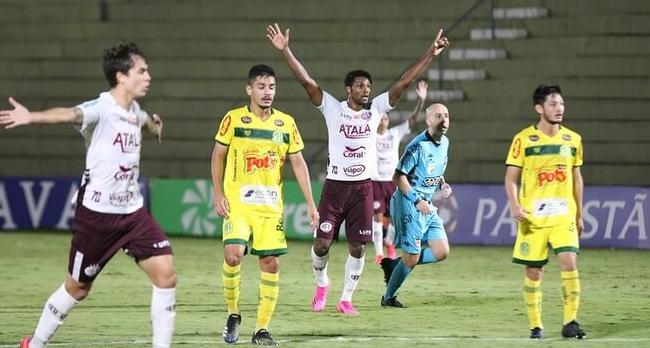 Bruno Mezenga marcou dois gols diante do Mirassol (Foto: Tiago Pavini/Ferroviária)