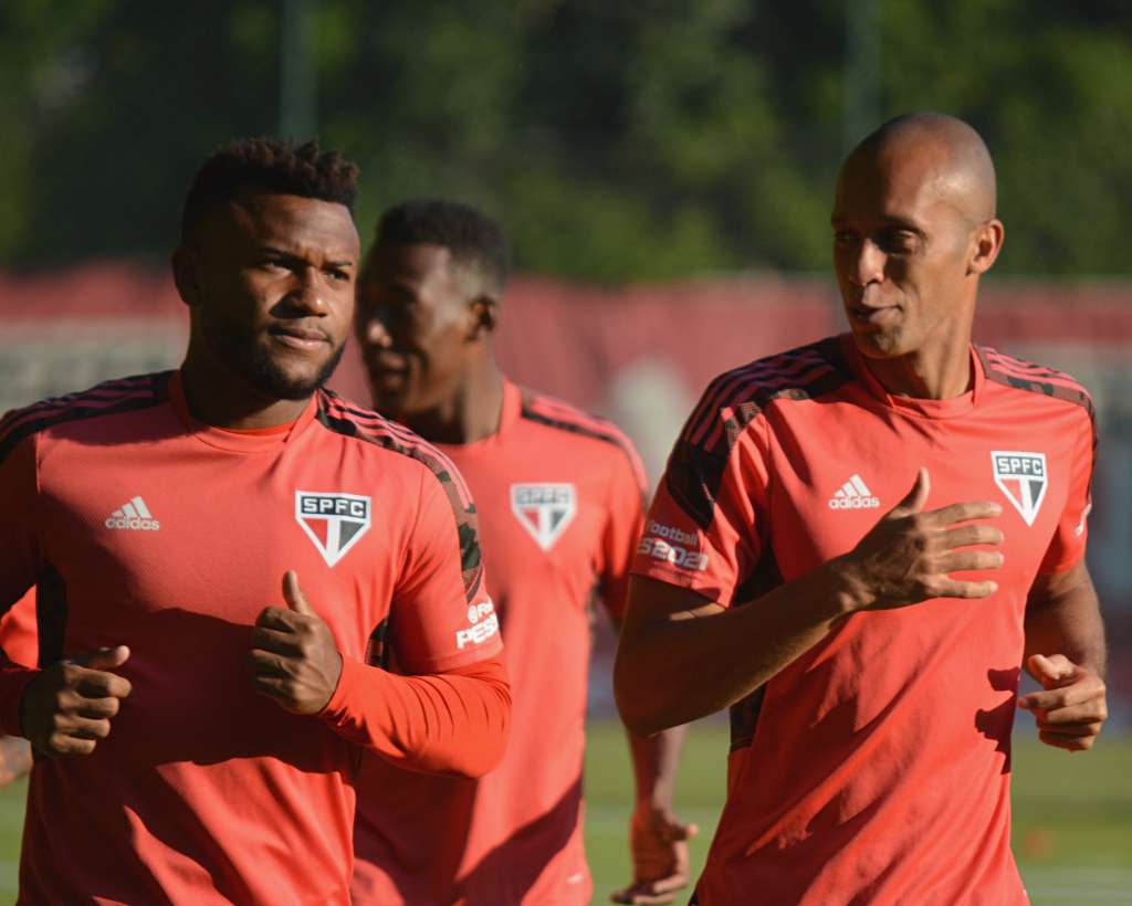 Miranda exalta retorno ao São Paulo, compara Crespo com Simeone e projeta seleção