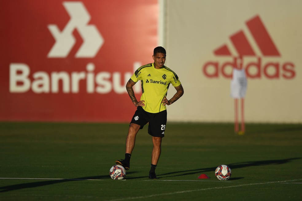 Após imbróglio, futuro de Guerrero poderá ser definido nesta terça-feira