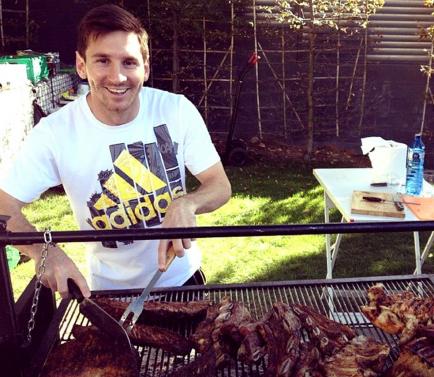 Messi pode pagar multa de R$ 392 mil e gerar punição ao Barcelona por churrasco
