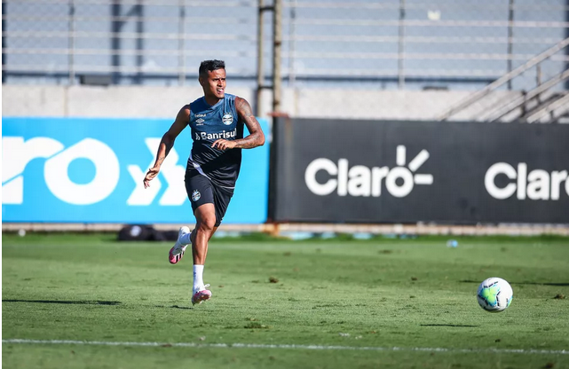 Clube da Série A recebe sondagens de clube do Japão por goleiro e meio-campista