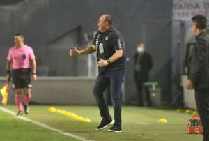 Auxiliar do Santos diz estar pronto para ser efetivado como técnico