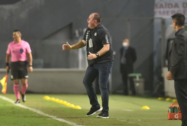 Auxiliar do Santos diz estar pronto para ser efetivado como técnico