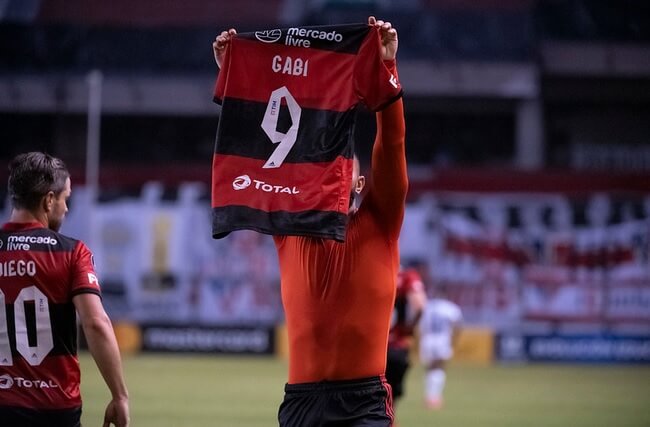 Artilheiro exalta superação do Flamengo na altitude: ‘Soubemos sofrer’