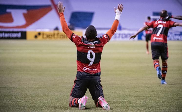 Gabigol fez o gol da vitória cobrando pênalti