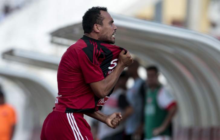 Ex-meia de Guarani e Coritiba anuncia fim de carreira para ser treinador