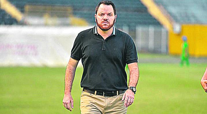 Dois anos após “não”, ex-técnico do Guarani acerta com o Corinthians