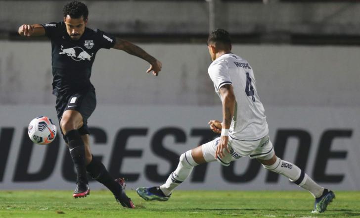 Red Bull Bragantino não escapou da marcação argentina