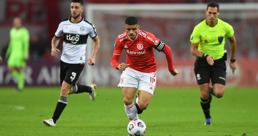 Taison volta ao Beira-Rio após 4.278 dias e comemora a goleada: “Jogamos para vencer”