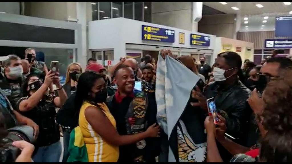 Após dois anos preso na Rússia, motorista Robson Oliveira retorna ao Brasil