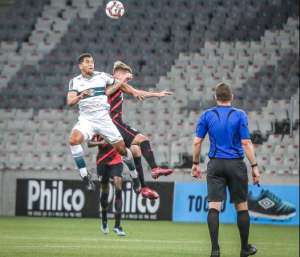 PARANAENSE: Athletico faz nos acréscimos, evita liderança do rival e fica a um do Coritiba