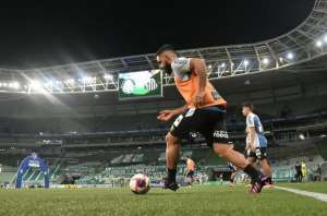 Lateral aponta cansaço e lamenta queda precoce do Santos no Paulistão